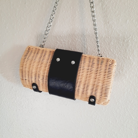 Straw Studios | Structured Straw Woven Handbag with Chain Strap - Picture 5 of 10